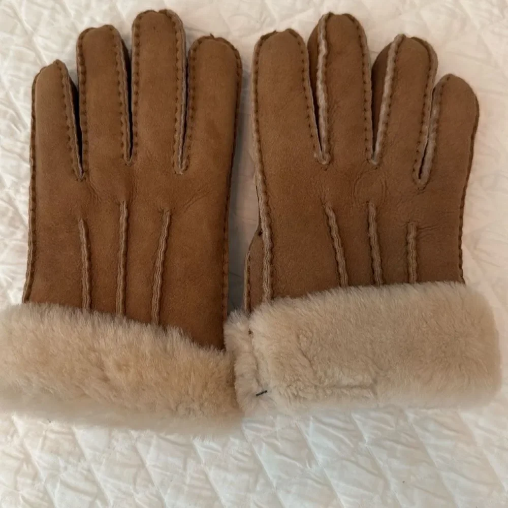 UGG Women's Classic Suede Shearling Lined Perforated Gloves